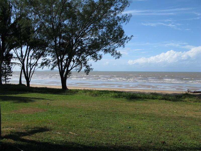 51 Cay Street, Saunders Beach QLD 4818