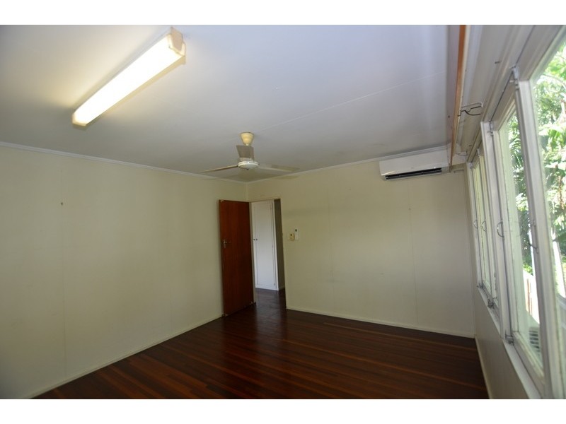 2/9 Roberts Street, Hermit Park QLD 4812