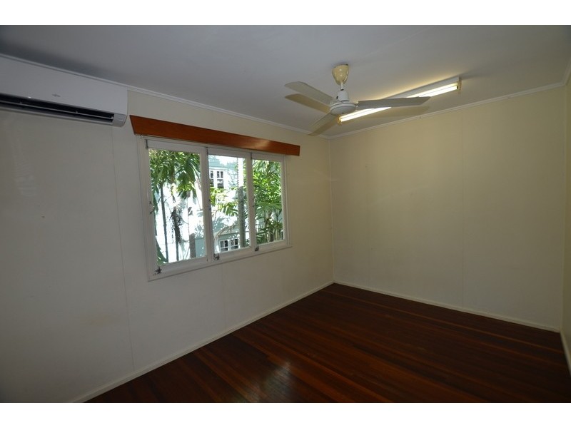 2/9 Roberts Street, Hermit Park QLD 4812