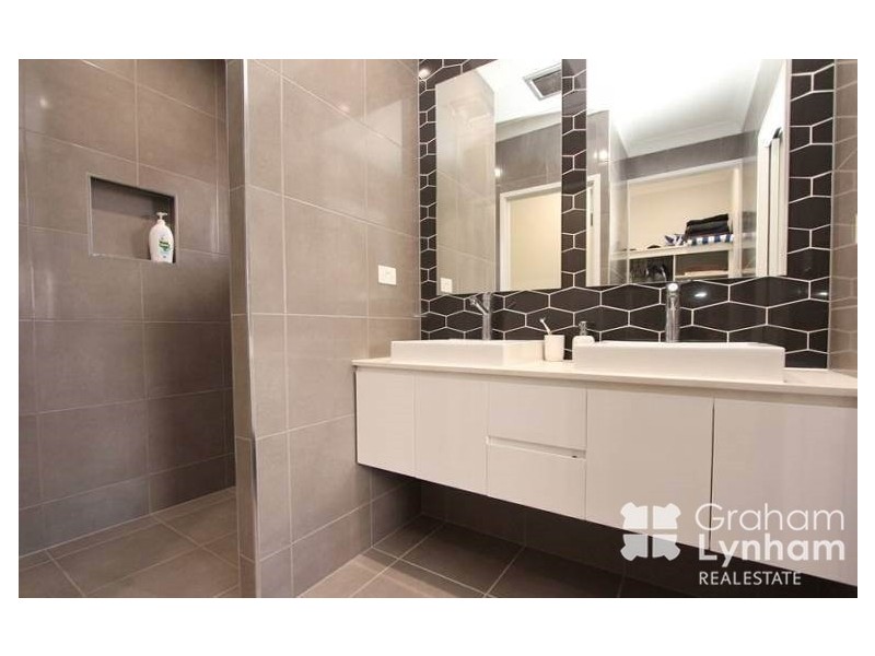 39 Roosevelt Loop, Mount Louisa QLD 4814