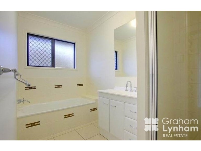 19 Chapple Street, Mount Louisa QLD 4814