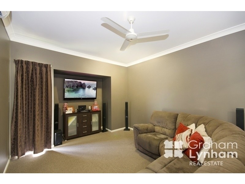 4 Ashmore Crescent, Burdell QLD 4818
