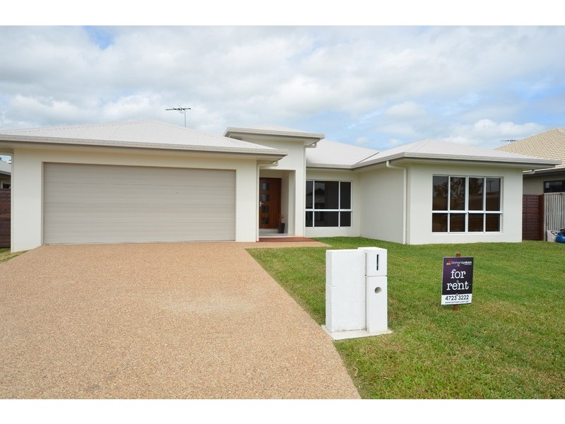 25 Hillock Crescent, Bushland Beach QLD 4818