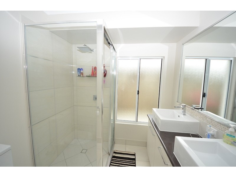 25 Hillock Crescent, Bushland Beach QLD 4818