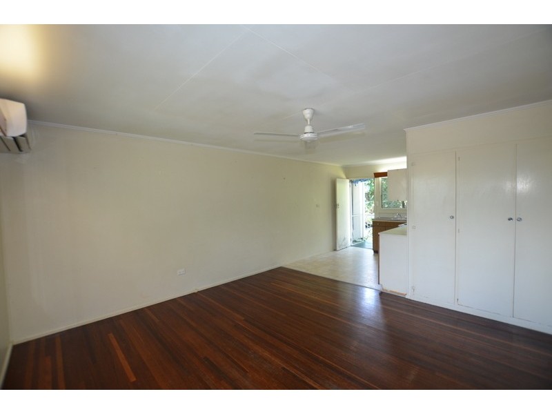 2/9 Roberts Street, Hermit Park QLD 4812