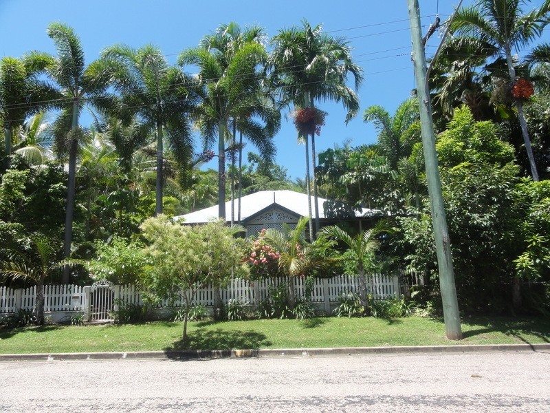 33 Armstrong Street, Hermit Park QLD 4812