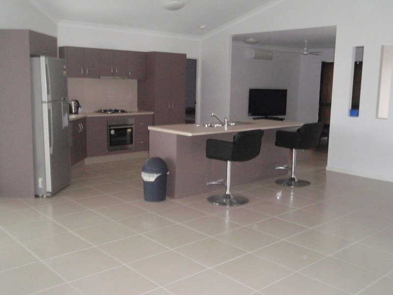 14 Beach Oak Drive, Mount Low QLD 4818