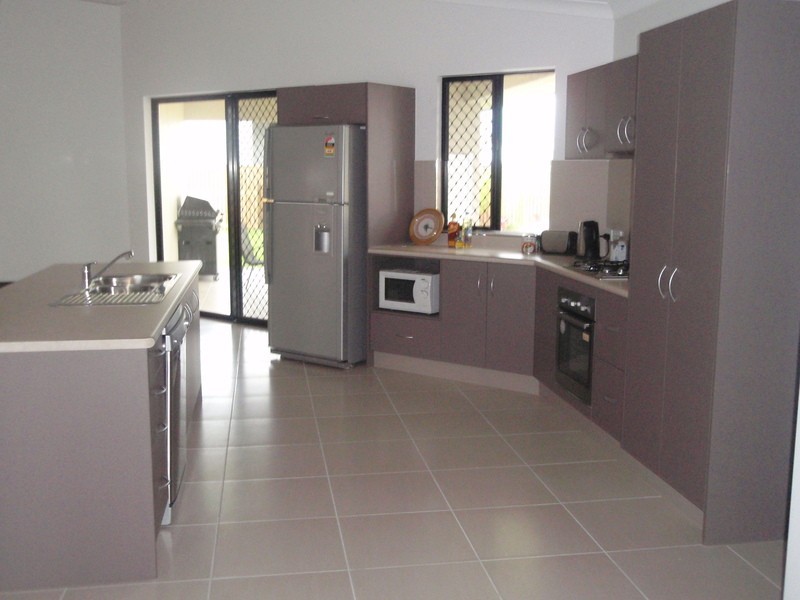 14 Beach Oak Drive, Mount Low QLD 4818