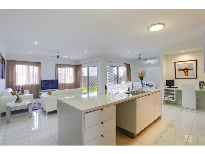 15 Bilbao Place, Bushland Beach QLD 4818