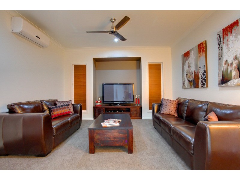 15 Bilbao Place, Bushland Beach QLD 4818