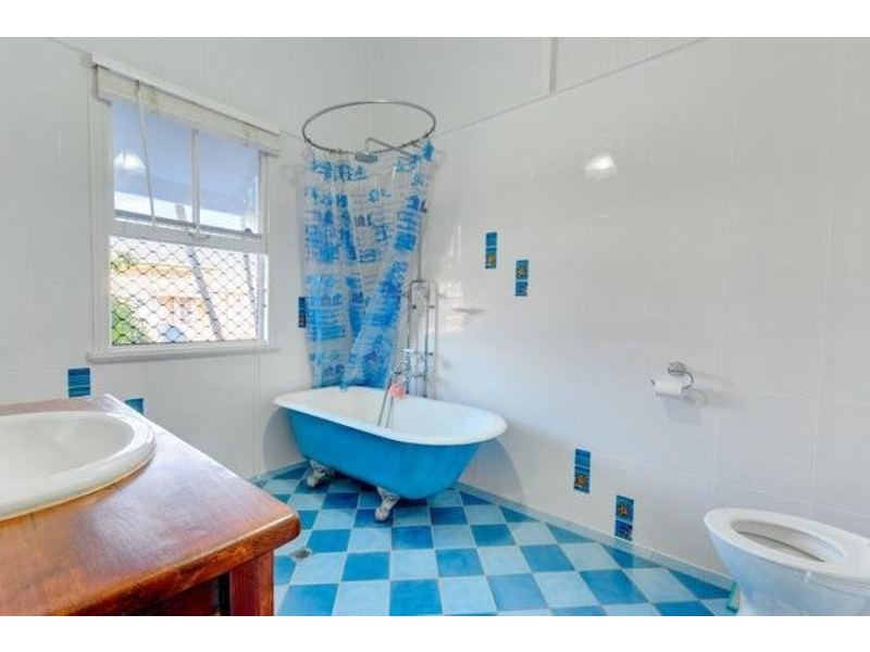 23 Edwards Street, West End QLD 4810