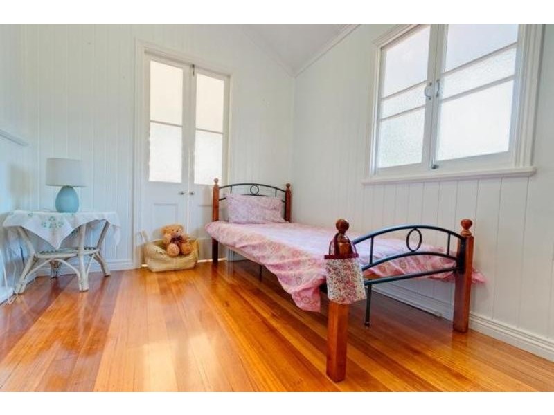 23 Edwards Street, West End QLD 4810