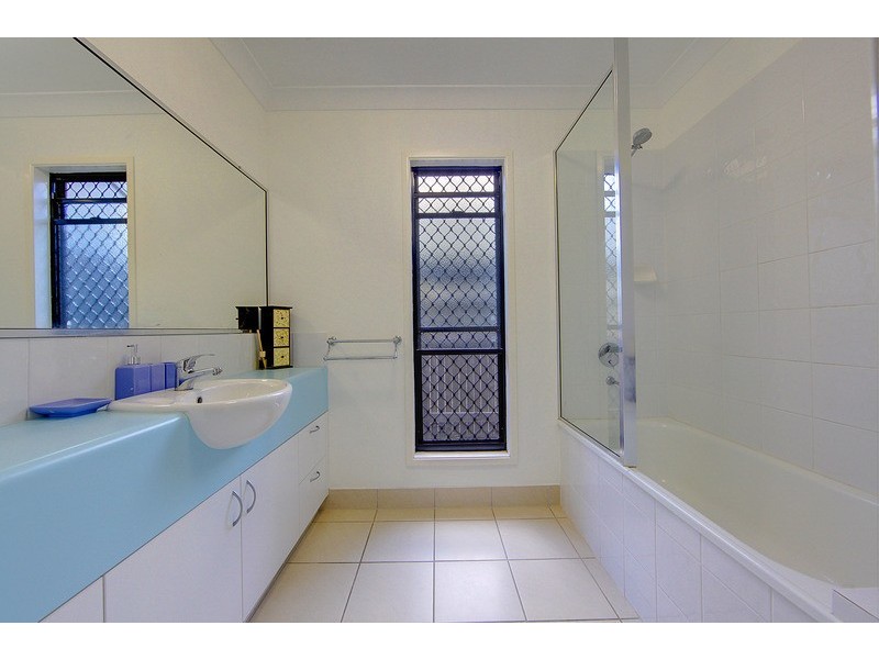 8 Laurie Motti Parade, Kirwan QLD 4817