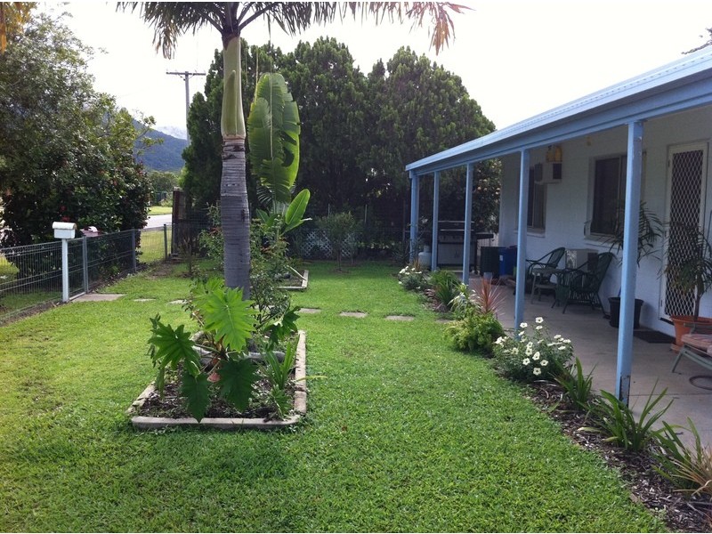 2 Alexander Street, Rasmussen QLD 4815