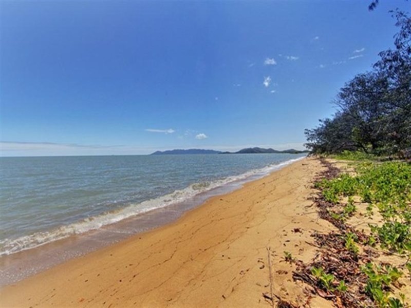 Bushland Beach QLD 4818