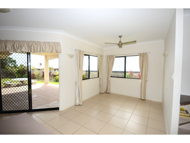 Bushland Beach QLD 4818