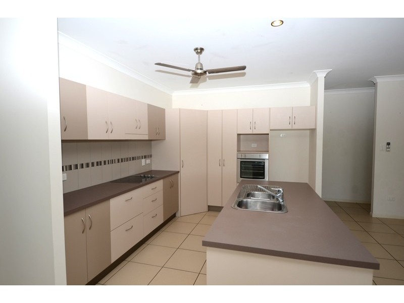 Bushland Beach QLD 4818