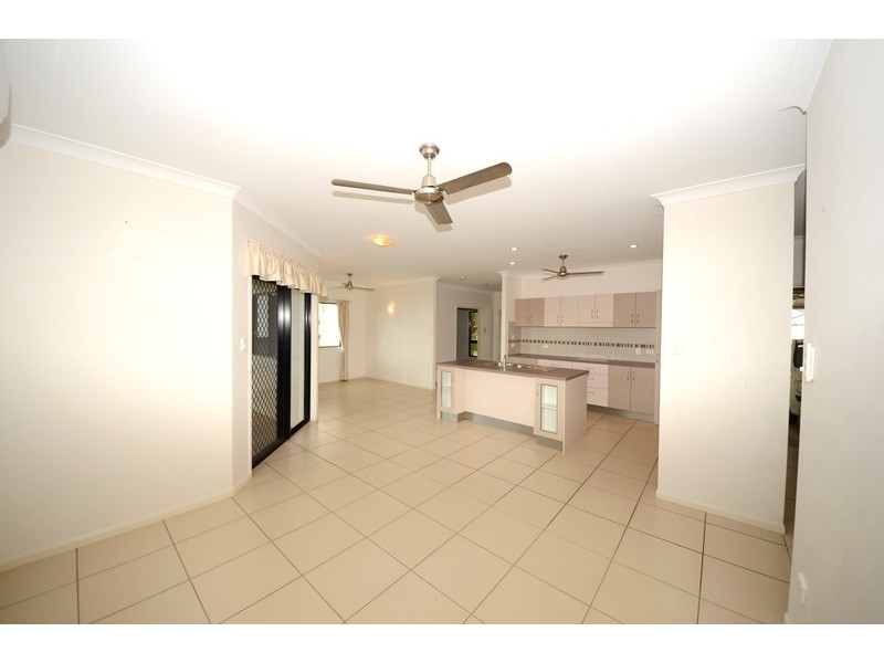 Bushland Beach QLD 4818