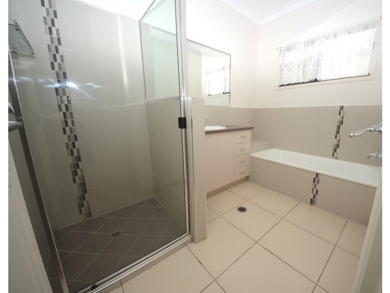 Bushland Beach QLD 4818