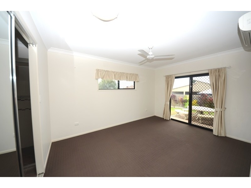 Bushland Beach QLD 4818