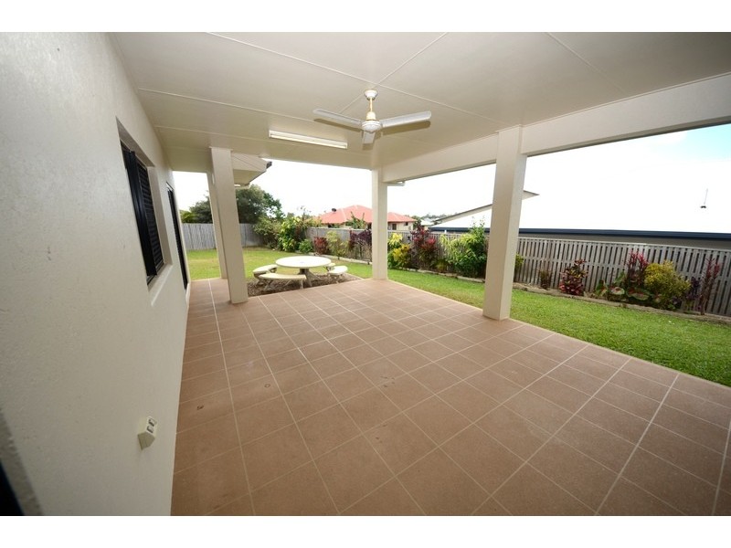 Bushland Beach QLD 4818