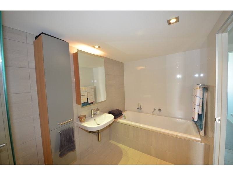 2404/6 Mariners Drive, Townsville City QLD 4810