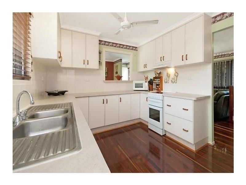 15 Karina Crescent, Rasmussen QLD 4815