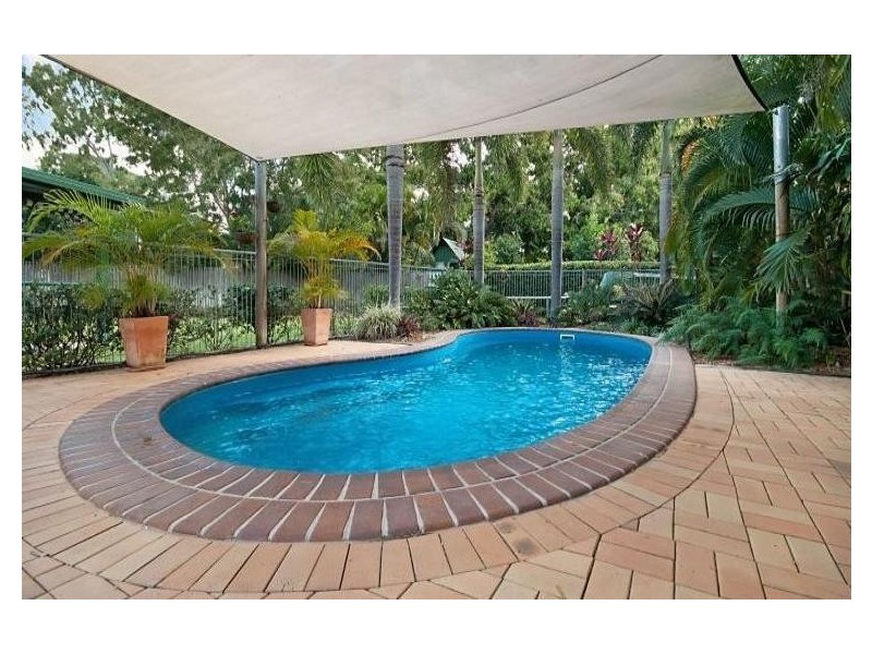 15 Karina Crescent, Rasmussen QLD 4815