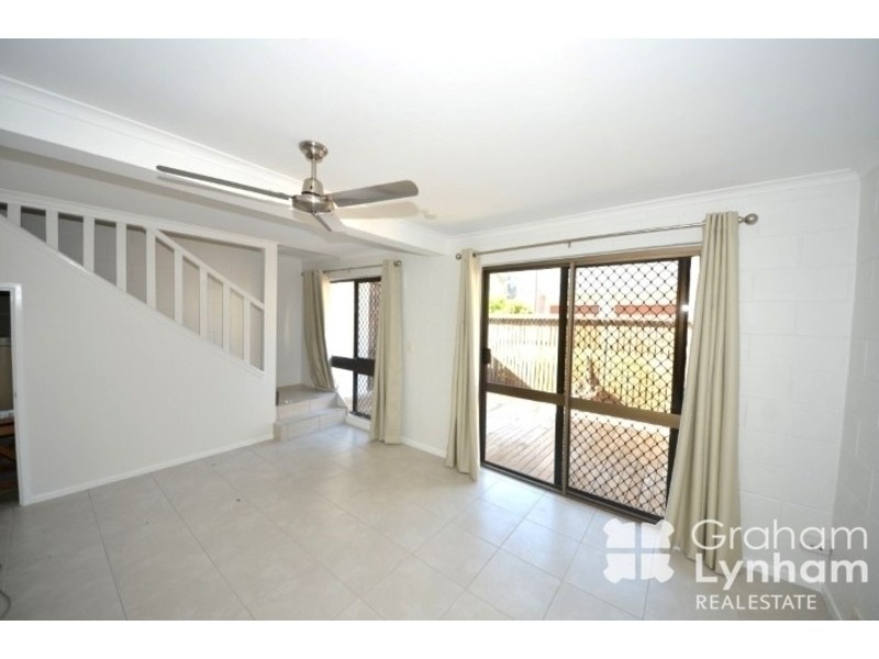 2/146 Queens Road, Hermit Park QLD 4812