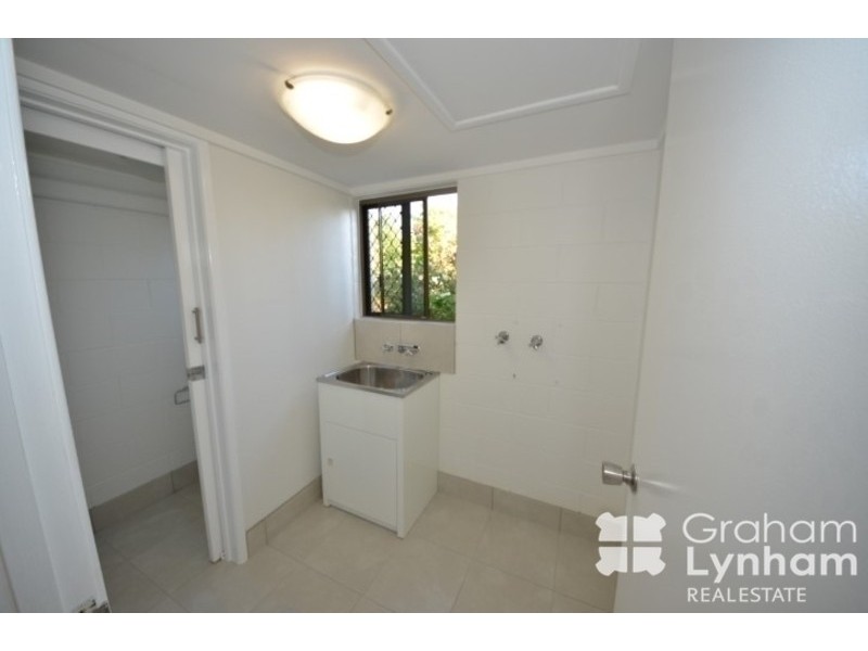 2/146 Queens Road, Hermit Park QLD 4812