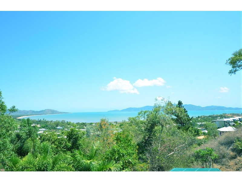 4  Woodlands Court, Castle Hill QLD 4810