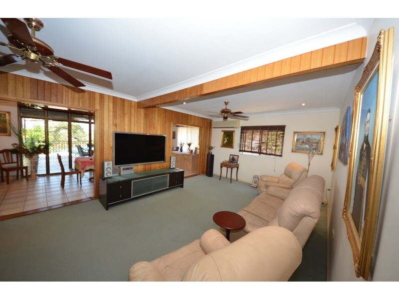 4  Woodlands Court, Castle Hill QLD 4810