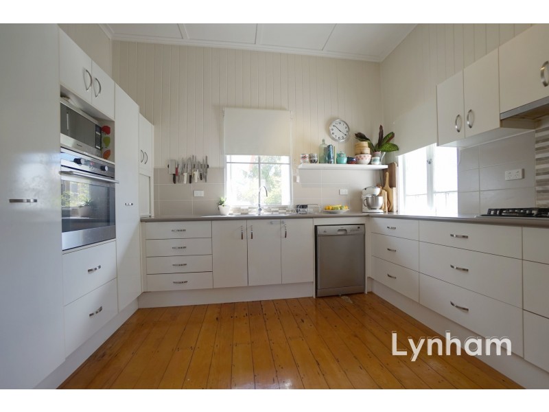 19 Edwards Street, West End QLD 4810