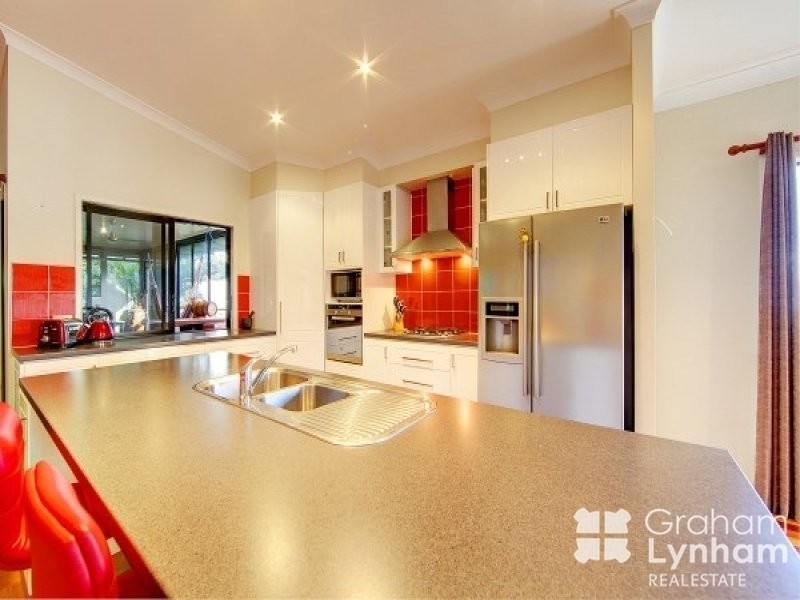 95 Shutehaven Circuit, Bushland Beach QLD 4818