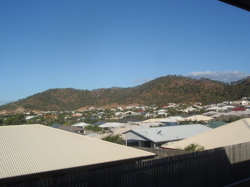 16 Lockyer Place, Mount Louisa QLD 4814