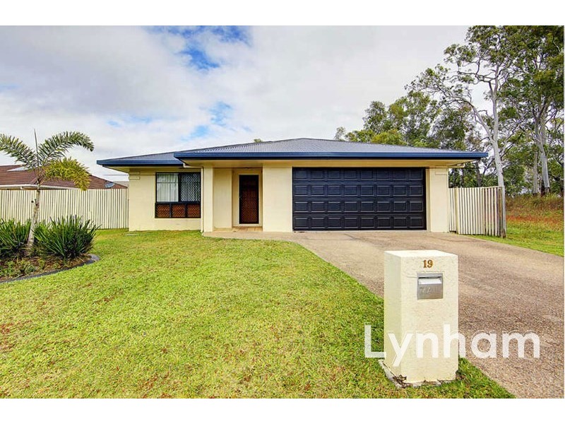 19 Fitzallan Street, Bushland Beach QLD 4818