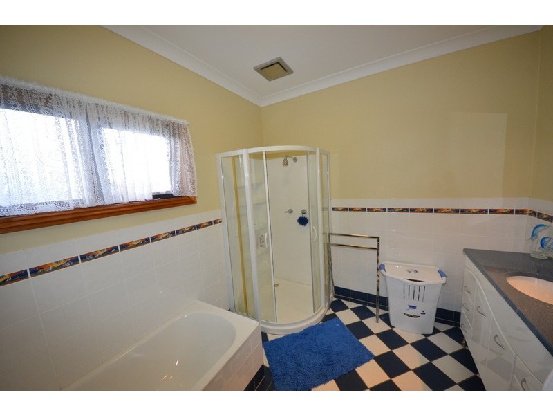 1 Marita Court, Bushland Beach QLD 4818