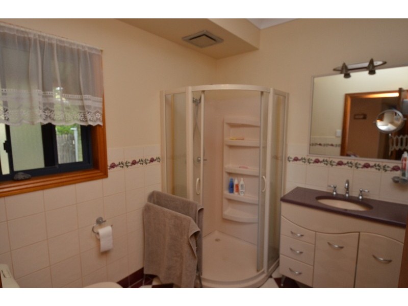 1 Marita Court, Bushland Beach QLD 4818