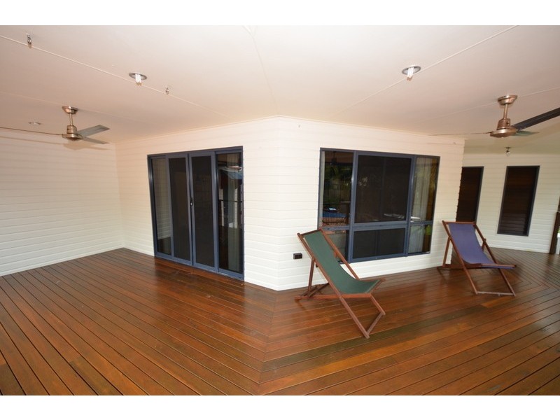 1 Marita Court, Bushland Beach QLD 4818