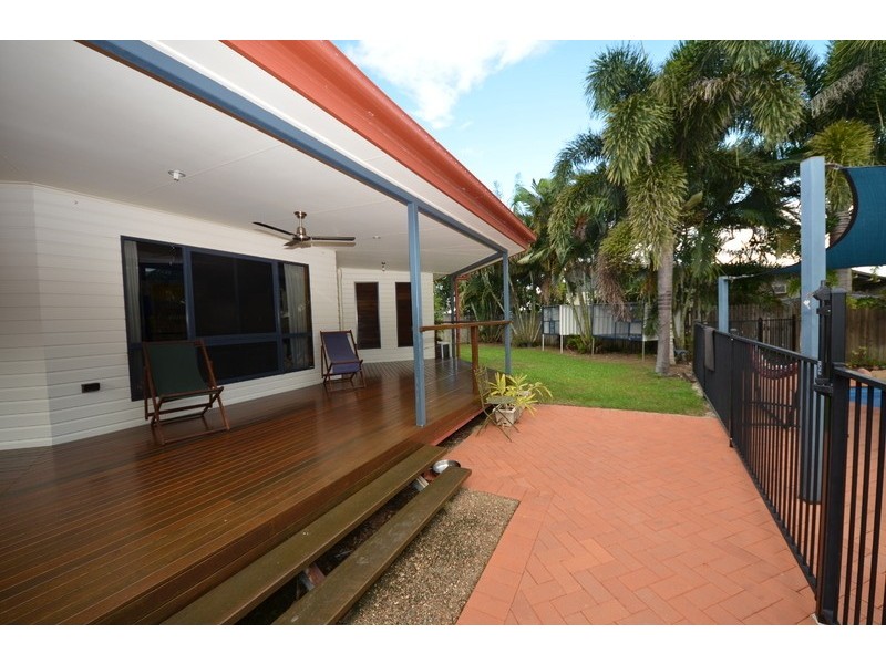 1 Marita Court, Bushland Beach QLD 4818