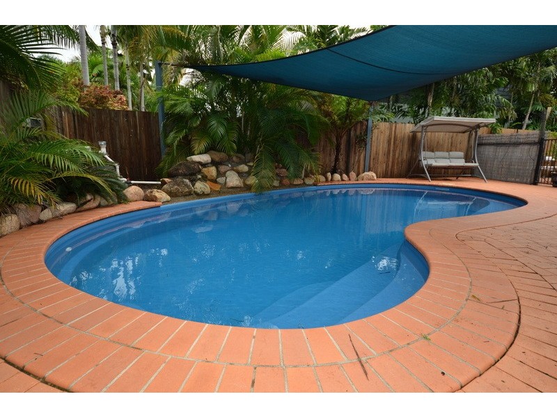 1 Marita Court, Bushland Beach QLD 4818