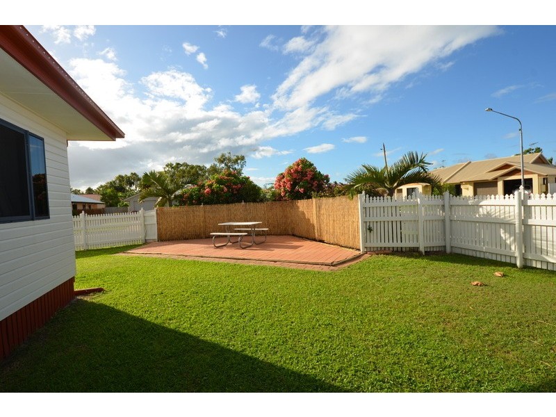 1 Marita Court, Bushland Beach QLD 4818