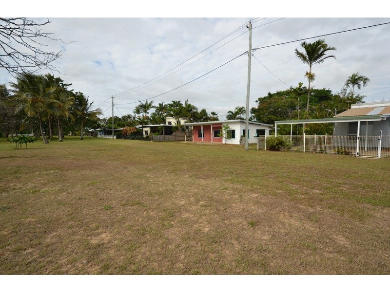 29 Cay Street, Saunders Beach QLD 4818