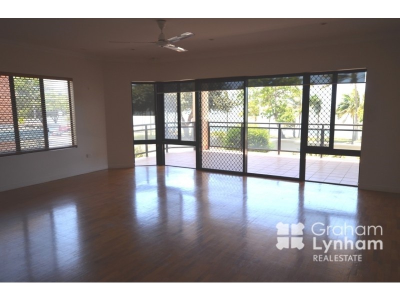 2/103 The Strand, North Ward QLD 4810