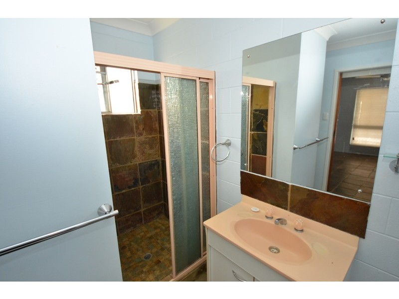 27 Cay Street, Saunders Beach QLD 4818