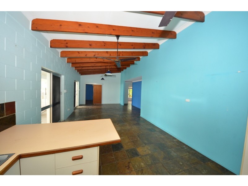 27 Cay Street, Saunders Beach QLD 4818