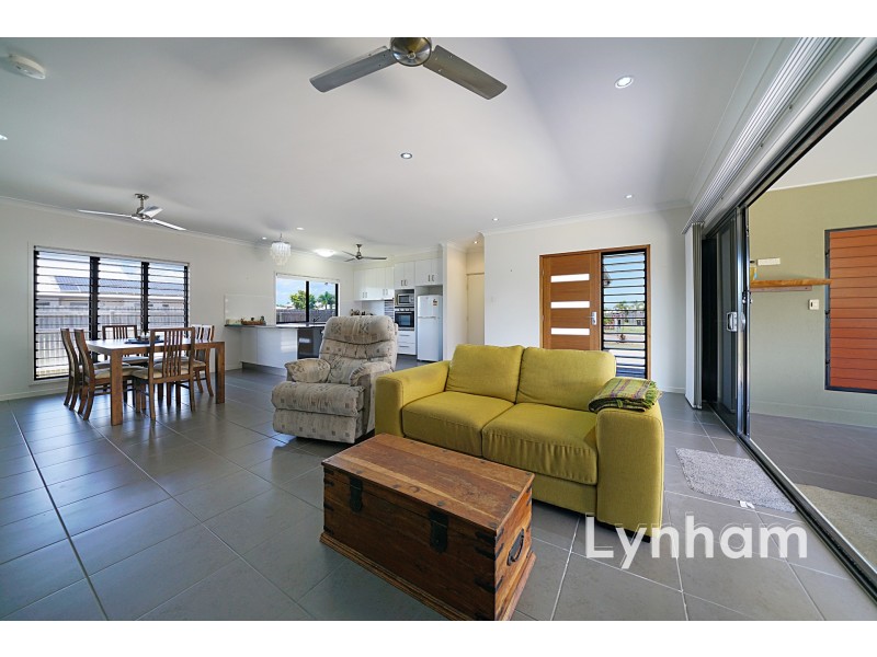 17 Beach Oak Drive, Mount Low QLD 4818