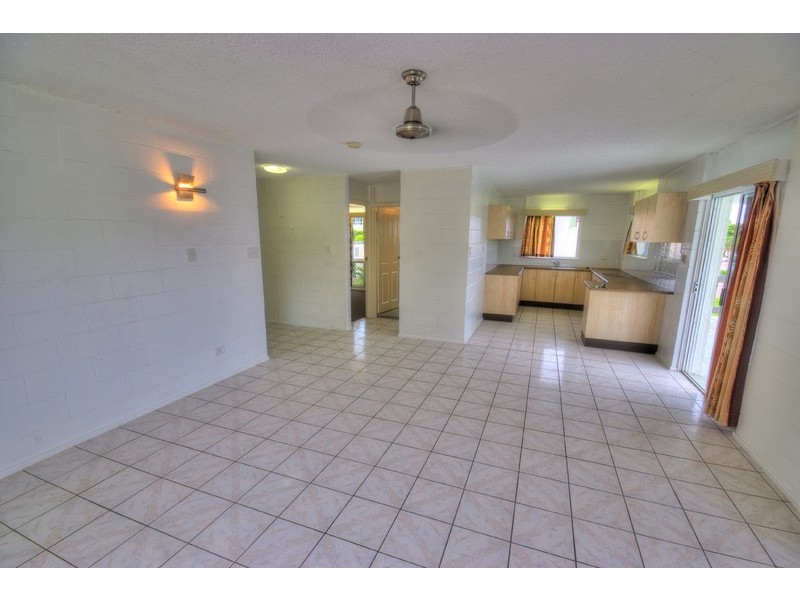 3/98 The Strand, North Ward QLD 4810