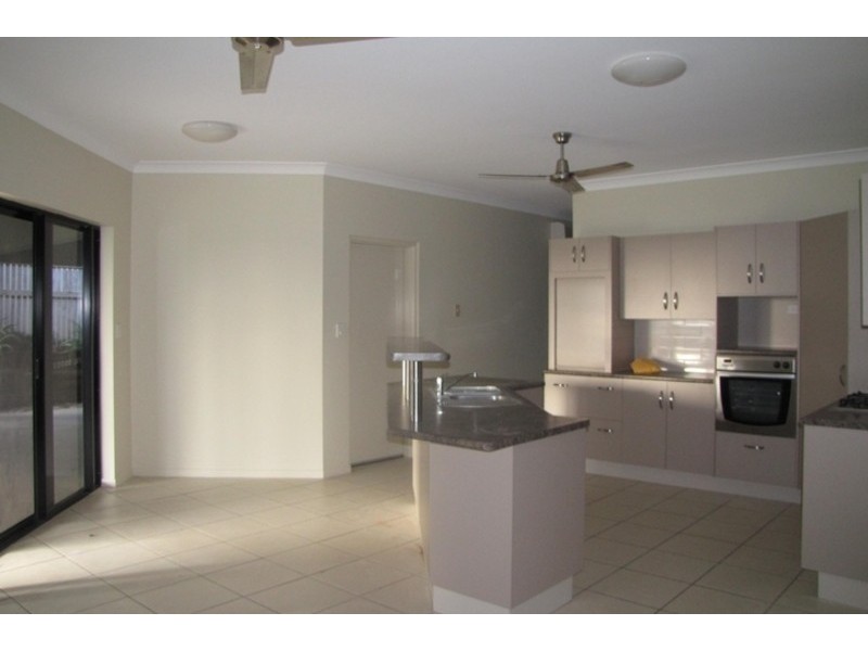 26 Lockyer Place, Mount Louisa QLD 4814