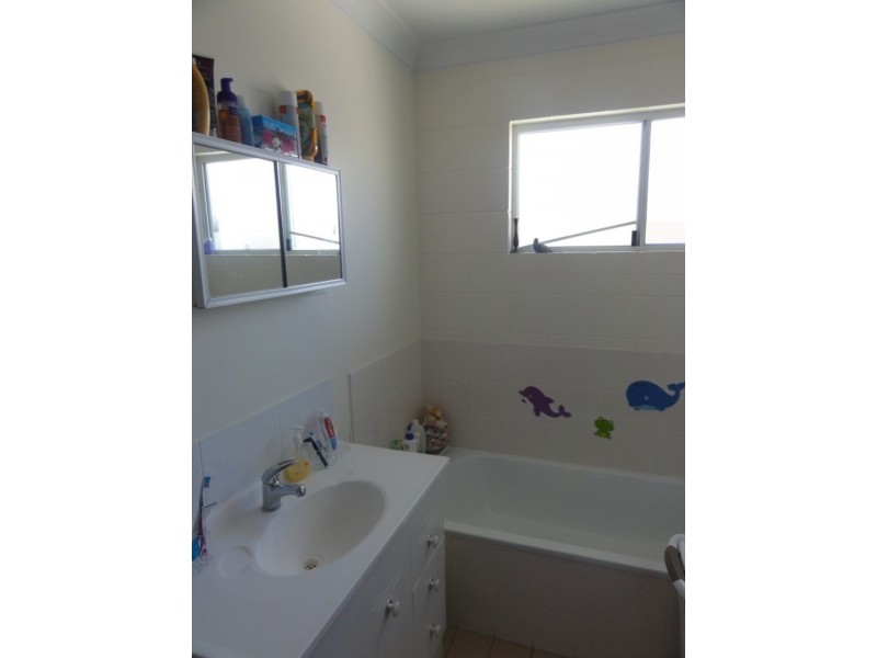 10 Courtney Street, Cranbrook QLD 4814